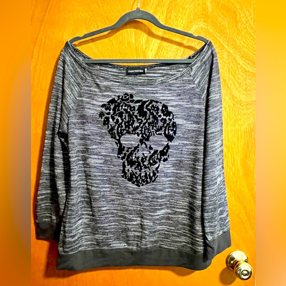 Long sleeve skull sweater shirt pullover from FancyQube, size XL